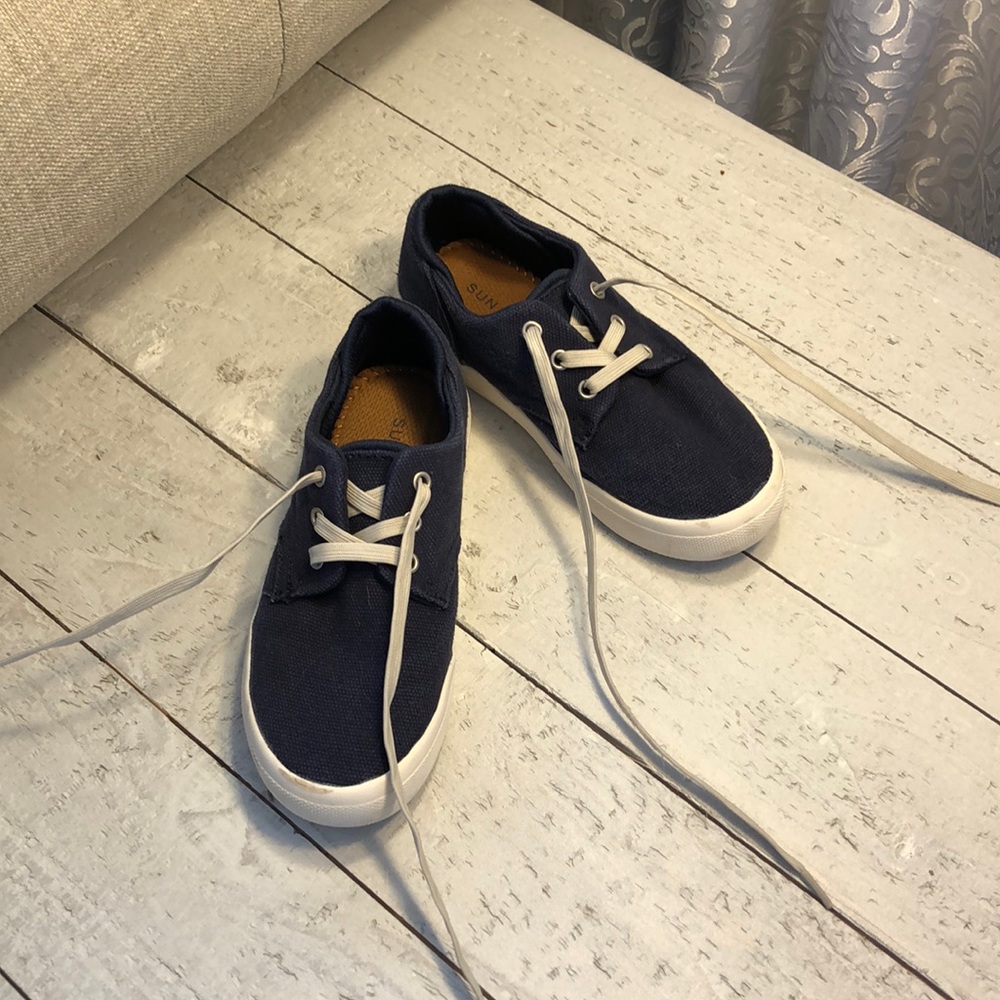 Toddler navy shoes
